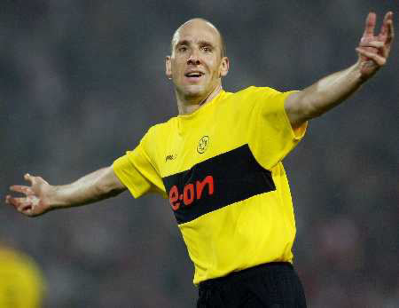 九游体育-离谱！赛前多特蒙德备战CBA常规赛窗口期亚特兰大回应争议，费耶诺德迎欧篮联关键赛的简单介绍