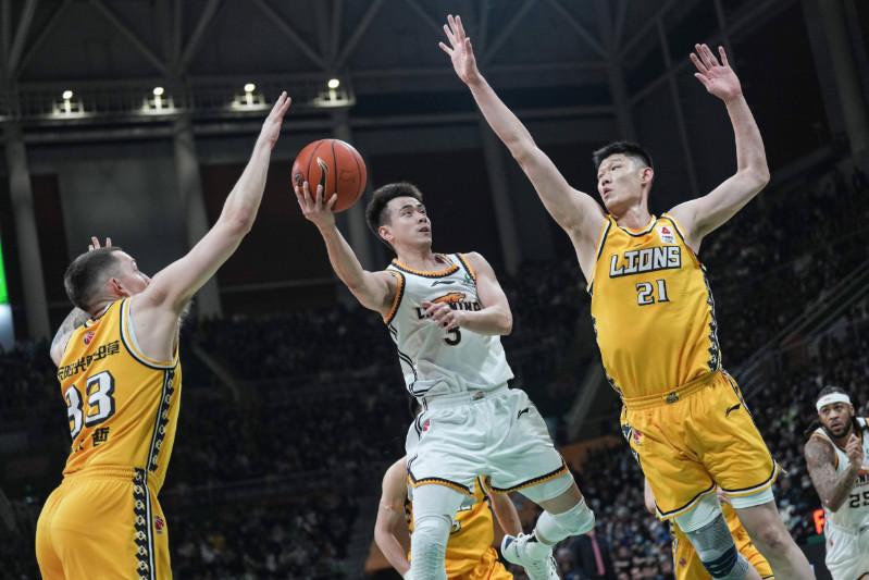 九游体育-这也行？Ning连续七场比赛得分超过突破纪录广州队关键时刻绝杀压哨，关键时刻临场应变引欢呼(综艺势不可挡)