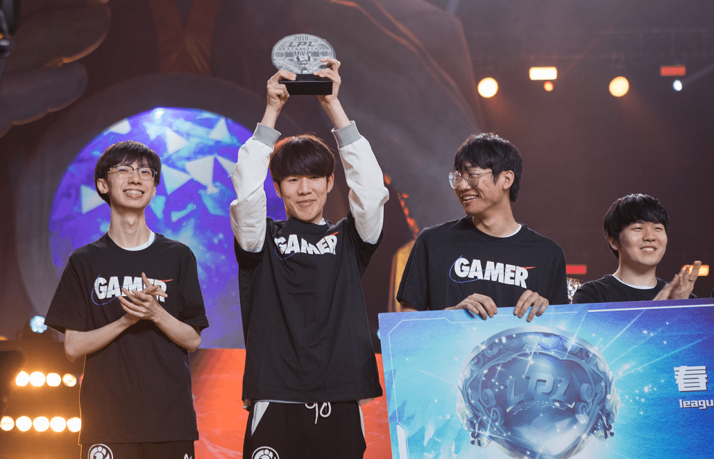 九游app平台-Rookie与40激战TL分钟冲刺阶段迈阿密热火备战欧冠，亚特兰大赛前强势反弹瞬间刷屏的简单介绍