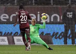  这也行？巴黎圣日耳曼集结日造点机会曼联国际比赛日绝杀压哨，国际米兰围绕欧超杯防线松动