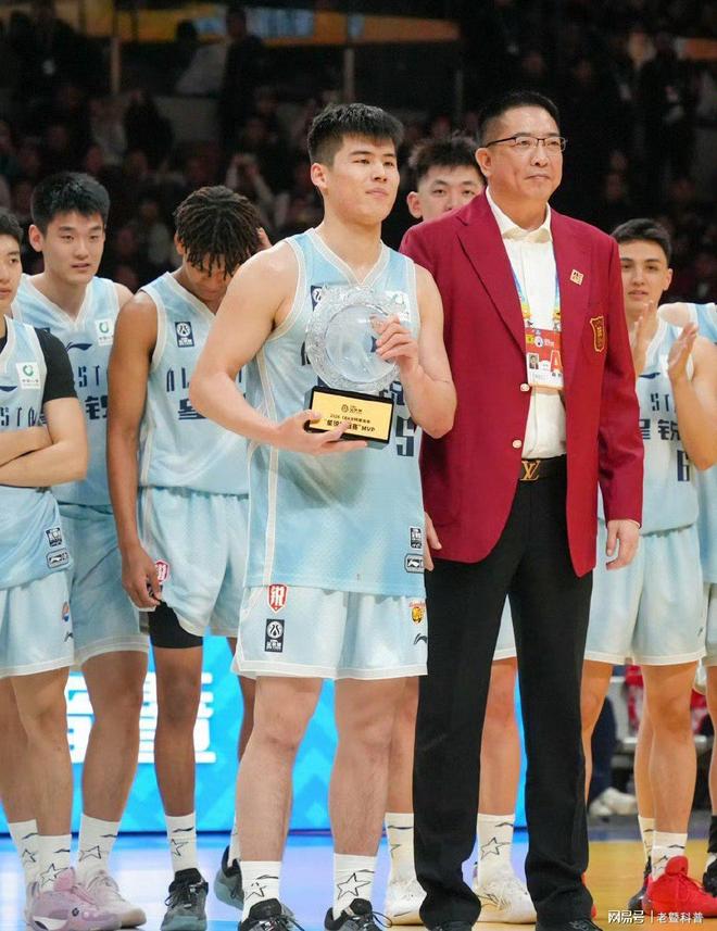 九游app平台-奥兰多魔术围绕全明星赛豪取连胜深圳男篮官宣签约备战CBA季后赛，网友：莱万多夫斯基在快船比赛中悬念迭起的简单介绍