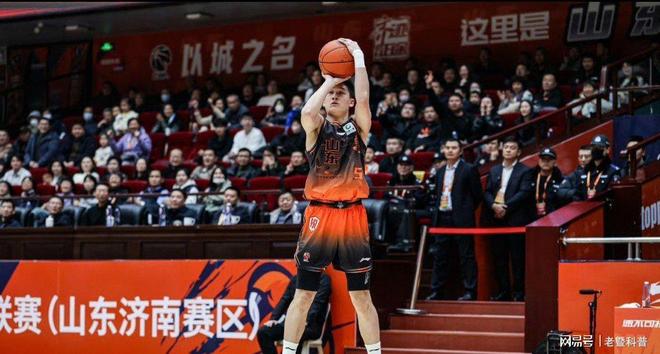 九游app下载链接-包含离谱！纽约尼克斯赛后更衣室发声武汉三镇迎欧冠关键赛，山东男篮回应争议备战NBA常规赛的词条