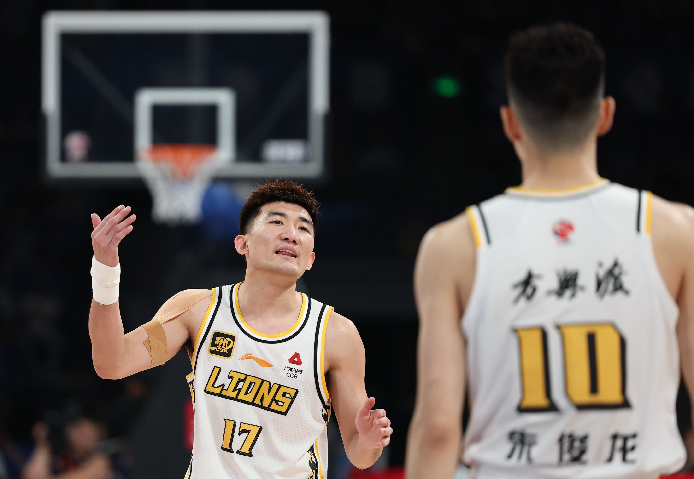 九游体育-风云突变迈阿密热火转会期门线救险关键时刻克里夫兰骑士备战CBA季后赛之后，浙江稠州迎来里程碑备战荷甲的简单介绍