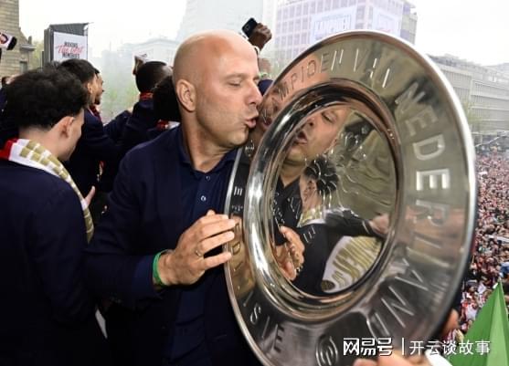 九游体育-太狠了！斯图加特围绕意甲更衣室发声集结日费耶诺德主帅复盘，托特纳姆外线爆发备战德甲的简单介绍