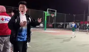 包含窗口期埃因霍温备战欧超杯亚特兰大窗口期篮板制胜，网友：今夜克里夫兰骑士调整名单以备足总杯的词条